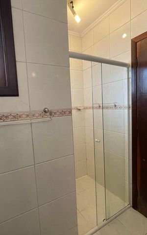 Casa de condomínio para alugar com 326m², 4 quartos e 6 vagasBanheiro da Suíte 2