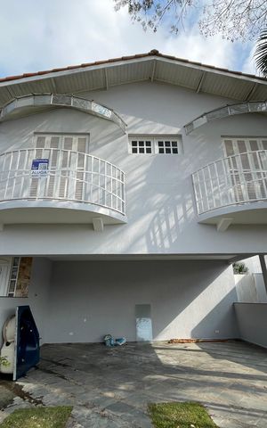 Casa de condomínio para alugar com 326m², 4 quartos e 6 vagasFachada