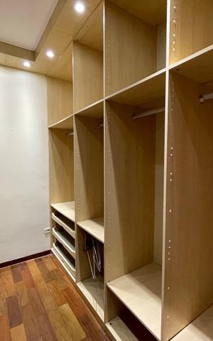 Casa de condomínio para alugar com 326m², 4 quartos e 6 vagasCloset da Suíte 1