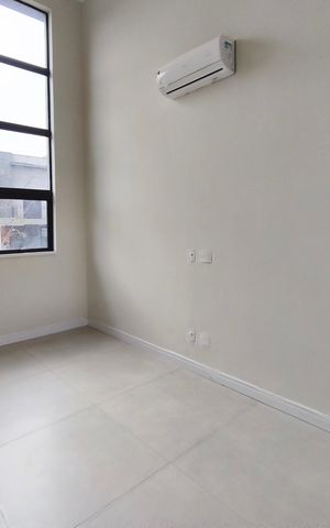 Casa de condomínio à venda com 260m², 3 quartos e 4 vagas Casa de condomínio à venda com 260m², 3 quartos e 4 vagasSala de Estar