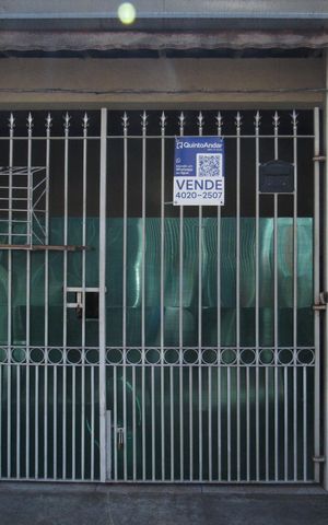 Casa à venda com 170m², 2 quartos e 1 vagaFachada