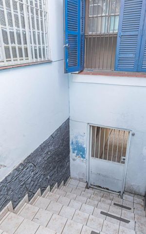 Casa à venda com 175m², 2 quartos e 2 vagasEscada