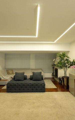 Casa à venda com 360m², 3 quartos e 3 vagas Casa à venda com 360m², 3 quartos e 3 vagasSala