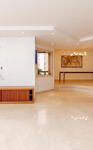 Apartamento à venda com 240m², 3 quartos e 3 vagas Apartamento à venda com 240m², 3 quartos e 3 vagasSala