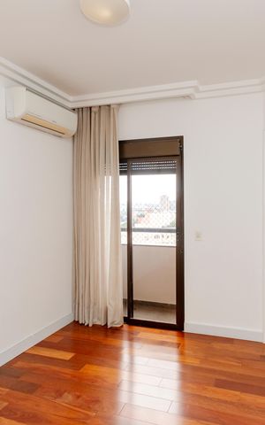 Apartamento à venda com 240m², 3 quartos e 3 vagas Apartamento à venda com 240m², 3 quartos e 3 vagasSuíte 2