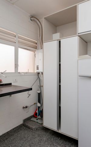 Apartamento à venda com 240m², 3 quartos e 3 vagas Apartamento à venda com 240m², 3 quartos e 3 vagasÁrea de Serviço