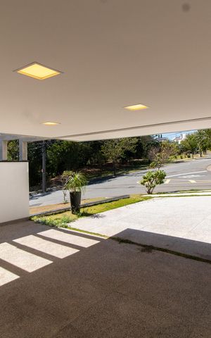 Casa de condomínio à venda com 411m², 4 quartos e 4 vagas Casa de condomínio à venda com 411m², 4 quartos e 4 vagasÁrea comum