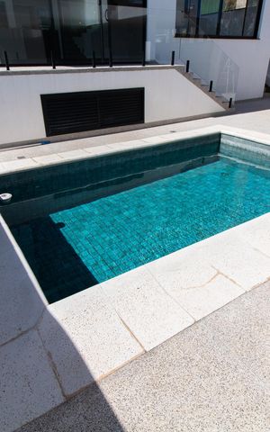 Casa de condomínio à venda com 411m², 4 quartos e 4 vagas Casa de condomínio à venda com 411m², 4 quartos e 4 vagasÁrea comum