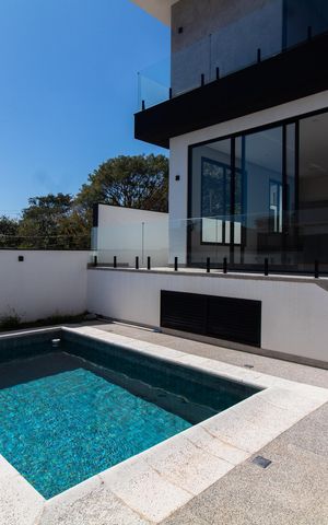 Casa de condomínio à venda com 411m², 4 quartos e 4 vagas Casa de condomínio à venda com 411m², 4 quartos e 4 vagasÁrea comum