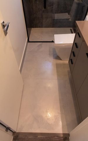 Casa de condomínio à venda com 411m², 4 quartos e 4 vagas Casa de condomínio à venda com 411m², 4 quartos e 4 vagasBanheiro da Suíte 4