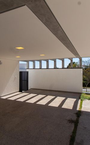 Casa de condomínio à venda com 411m², 4 quartos e 4 vagas Casa de condomínio à venda com 411m², 4 quartos e 4 vagasÁrea comum