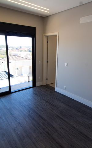 Casa de condomínio à venda com 411m², 4 quartos e 4 vagas Casa de condomínio à venda com 411m², 4 quartos e 4 vagasSuíte 1