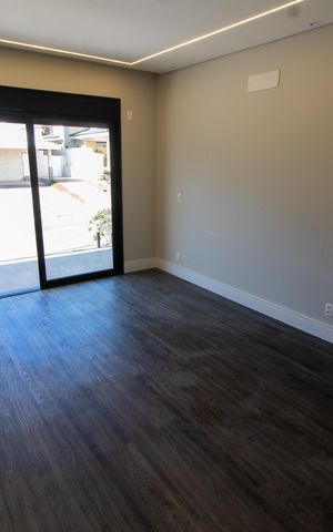 Casa de condomínio à venda com 411m², 4 quartos e 4 vagas Casa de condomínio à venda com 411m², 4 quartos e 4 vagasSuíte 3