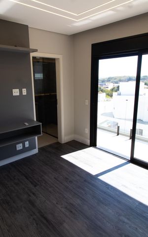 Casa de condomínio à venda com 411m², 4 quartos e 4 vagas Casa de condomínio à venda com 411m², 4 quartos e 4 vagasSuíte 2
