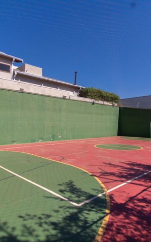 Casa de condomínio à venda com 411m², 4 quartos e 4 vagas Casa de condomínio à venda com 411m², 4 quartos e 4 vagasÁrea comum