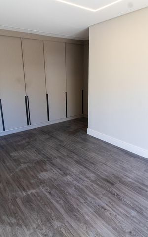 Casa de condomínio à venda com 411m², 4 quartos e 4 vagas Casa de condomínio à venda com 411m², 4 quartos e 4 vagasSuíte 3