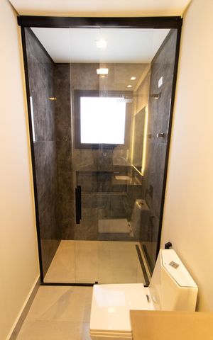 Casa de condomínio à venda com 411m², 4 quartos e 4 vagas Casa de condomínio à venda com 411m², 4 quartos e 4 vagasBanheiro da Suíte 4