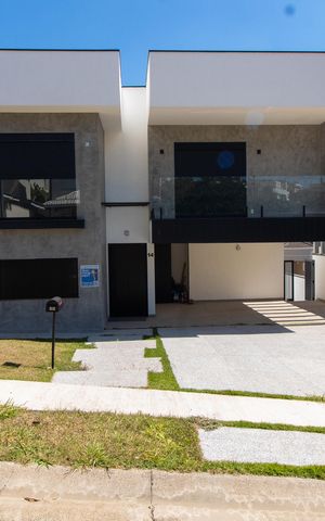 Casa de condomínio à venda com 411m², 4 quartos e 4 vagas Casa de condomínio à venda com 411m², 4 quartos e 4 vagasFachada