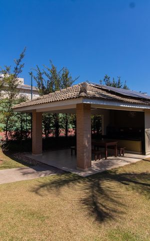 Casa de condomínio à venda com 411m², 4 quartos e 4 vagas Casa de condomínio à venda com 411m², 4 quartos e 4 vagasÁrea comum