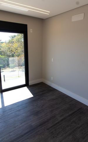 Casa de condomínio à venda com 411m², 4 quartos e 4 vagas Casa de condomínio à venda com 411m², 4 quartos e 4 vagasSuíte 2