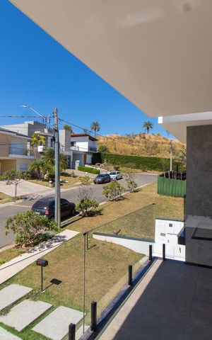 Casa de condomínio à venda com 411m², 4 quartos e 4 vagas Casa de condomínio à venda com 411m², 4 quartos e 4 vagasVista Sacada da Suíte 3