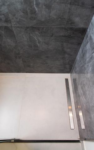 Casa de condomínio à venda com 411m², 4 quartos e 4 vagas Casa de condomínio à venda com 411m², 4 quartos e 4 vagasBanheiro da Suíte 3