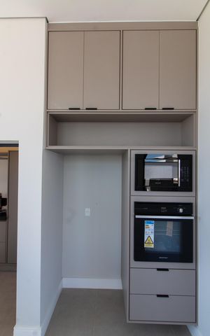 Casa de condomínio à venda com 411m², 4 quartos e 4 vagas Casa de condomínio à venda com 411m², 4 quartos e 4 vagasCozinha