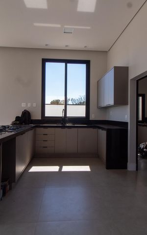 Casa de condomínio à venda com 411m², 4 quartos e 4 vagas Casa de condomínio à venda com 411m², 4 quartos e 4 vagasCozinha