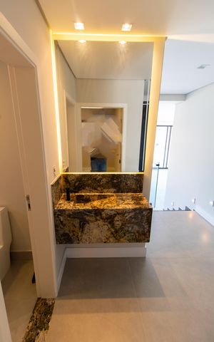 Casa de condomínio à venda com 411m², 4 quartos e 4 vagas Casa de condomínio à venda com 411m², 4 quartos e 4 vagasLavabo