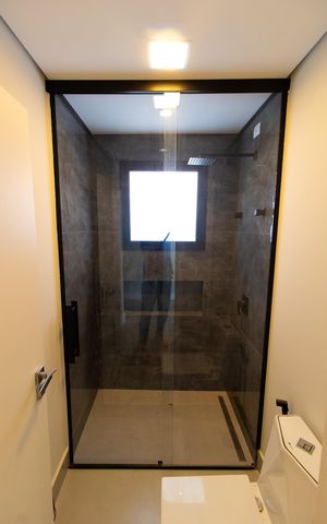Casa de condomínio à venda com 411m², 4 quartos e 4 vagas Casa de condomínio à venda com 411m², 4 quartos e 4 vagasLavabo