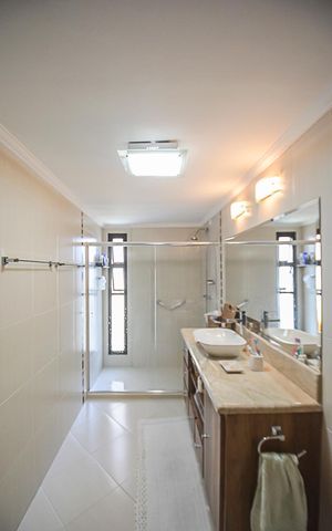 Apartamento à venda com 221m², 4 quartos e 3 vagas Apartamento à venda com 221m², 4 quartos e 3 vagasBanheiro da Suíte
