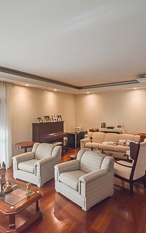 Apartamento à venda com 221m², 4 quartos e 3 vagas Apartamento à venda com 221m², 4 quartos e 3 vagasSala