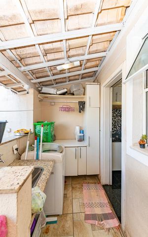 Casa de condomínio à venda com 90m², 3 quartos e 2 vagas Casa de condomínio à venda com 90m², 3 quartos e 2 vagasÁrea de Serviço