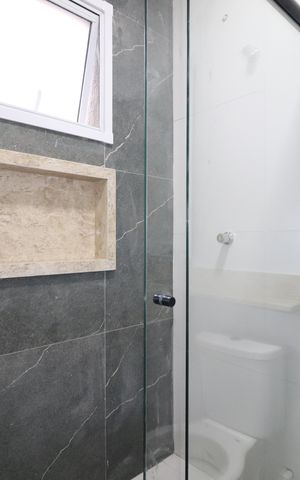 Casa à venda com 140m², 3 quartos e 2 vagasBanheiro Quarto 1 suíte