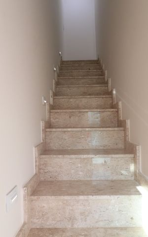 Casa à venda com 140m², 3 quartos e 2 vagasEscada