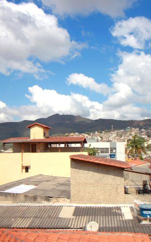 Casa à venda com 300m², 5 quartos e 2 vagasVista