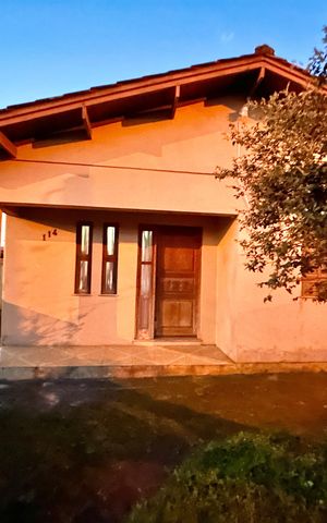 Casa à venda com 90m², 4 quartos e 3 vagas Casa à venda com 90m², 4 quartos e 3 vagasFachada