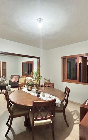 Casa à venda com 90m², 4 quartos e 3 vagas Casa à venda com 90m², 4 quartos e 3 vagasSala