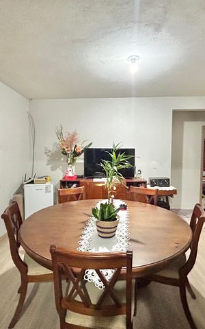 Casa à venda com 90m², 4 quartos e 3 vagas Casa à venda com 90m², 4 quartos e 3 vagasSala
