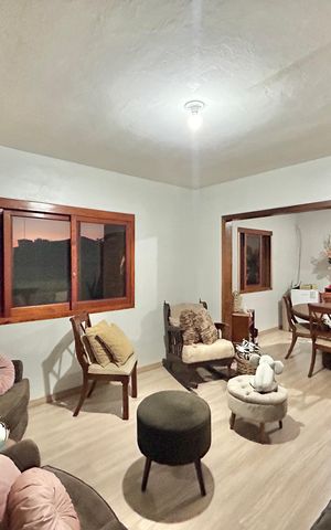 Casa à venda com 90m², 4 quartos e 3 vagas Casa à venda com 90m², 4 quartos e 3 vagasSala