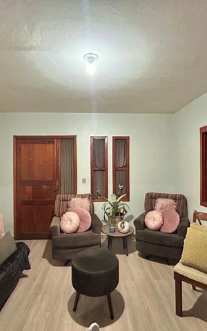 Casa à venda com 90m², 4 quartos e 3 vagas Casa à venda com 90m², 4 quartos e 3 vagasSala