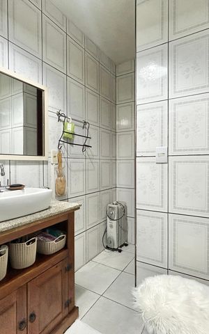 Casa à venda com 90m², 4 quartos e 3 vagas Casa à venda com 90m², 4 quartos e 3 vagasBanheiro 1