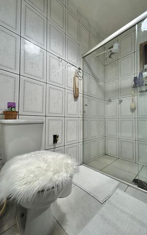 Casa à venda com 90m², 4 quartos e 3 vagas Casa à venda com 90m², 4 quartos e 3 vagasBanheiro 1
