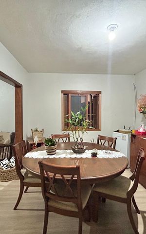 Casa à venda com 90m², 4 quartos e 3 vagas Casa à venda com 90m², 4 quartos e 3 vagasSala