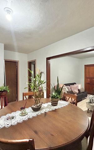 Casa à venda com 90m², 4 quartos e 3 vagas Casa à venda com 90m², 4 quartos e 3 vagasSala