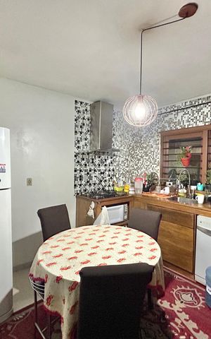 Casa à venda com 90m², 4 quartos e 3 vagas Casa à venda com 90m², 4 quartos e 3 vagasCozinha