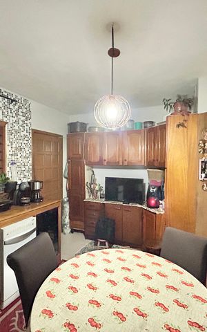 Casa à venda com 90m², 4 quartos e 3 vagas Casa à venda com 90m², 4 quartos e 3 vagasCozinha