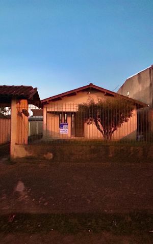 Casa à venda com 90m², 4 quartos e 3 vagas Casa à venda com 90m², 4 quartos e 3 vagasPlaca