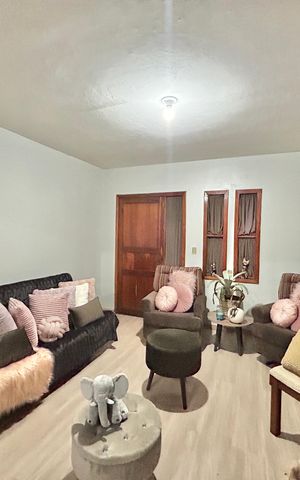 Casa à venda com 90m², 4 quartos e 3 vagas Casa à venda com 90m², 4 quartos e 3 vagasSala