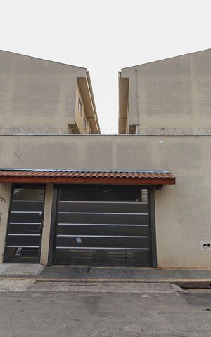 Casa de condomínio à venda com 62m², 2 quartos e 1 vaga Casa de condomínio à venda com 62m², 2 quartos e 1 vagaFachada
